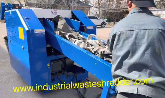 Dobra cena. Maszyna do kruszenia szczątków sztucznej skóry o różnej przepuszczalności i wyładowaniu w Internecie