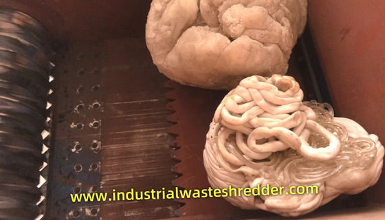 Dobra cena. Maszyna do rozdrabniania tworzyw sztucznych z głowicy ekstrudera 45KW 400-700kg na godzinę w Internecie