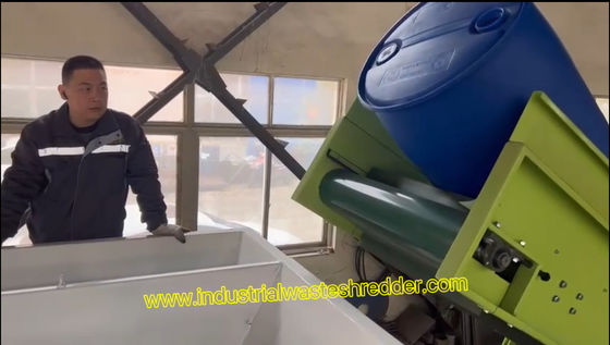 Dobra cena. Wysokiej wydajności odpad plastikowy beczki Shredder, 200L HDPE IBC bębnowy podwójny wał Shredder z CE,Gallon plastikowy bębnowy krusznik 1000kg na godzinę,chemiczny bębnowy plastikowy Pre Shredder w Internecie