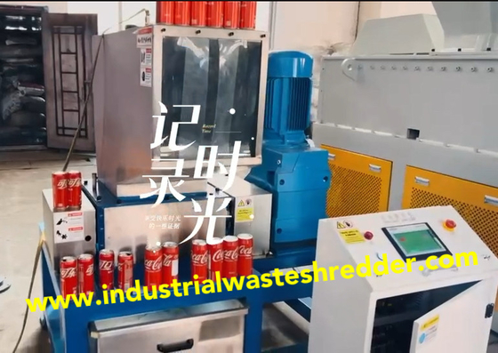 304 Stainless Steel Twin Shaft Shredder dla pustych butelek, wielofunkcyjna Aluminium Cans Shredder Machine z niestandardowymi częściami metalowymi ze stali nierdzewnej