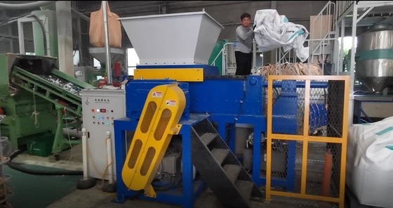 Dobra cena. 37KW Motor Jumbo Bags Rozdrabniacz jednowałowy z ruchomym zasobnikiem podającym w Internecie